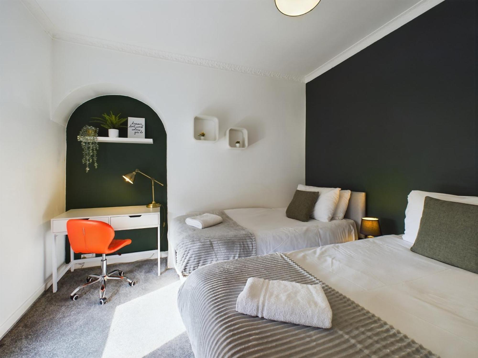 Charming Apartments - Cosy Retreat - Short Drive To City Centre - Free Parking Ливърпул Екстериор снимка