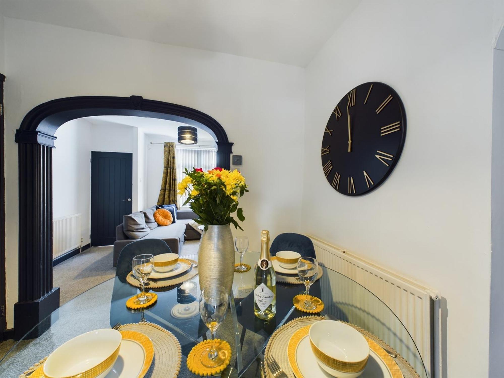 Charming Apartments - Cosy Retreat - Short Drive To City Centre - Free Parking Ливърпул Екстериор снимка