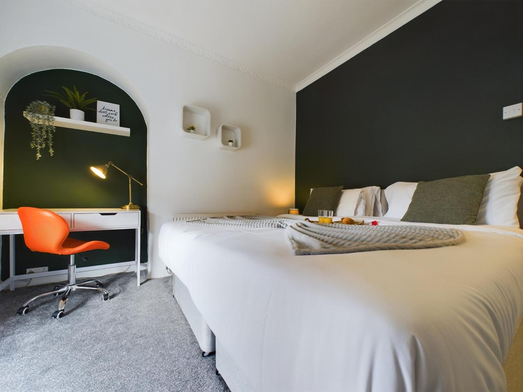 Charming Apartments - Cosy Retreat - Short Drive To City Centre - Free Parking Ливърпул Екстериор снимка