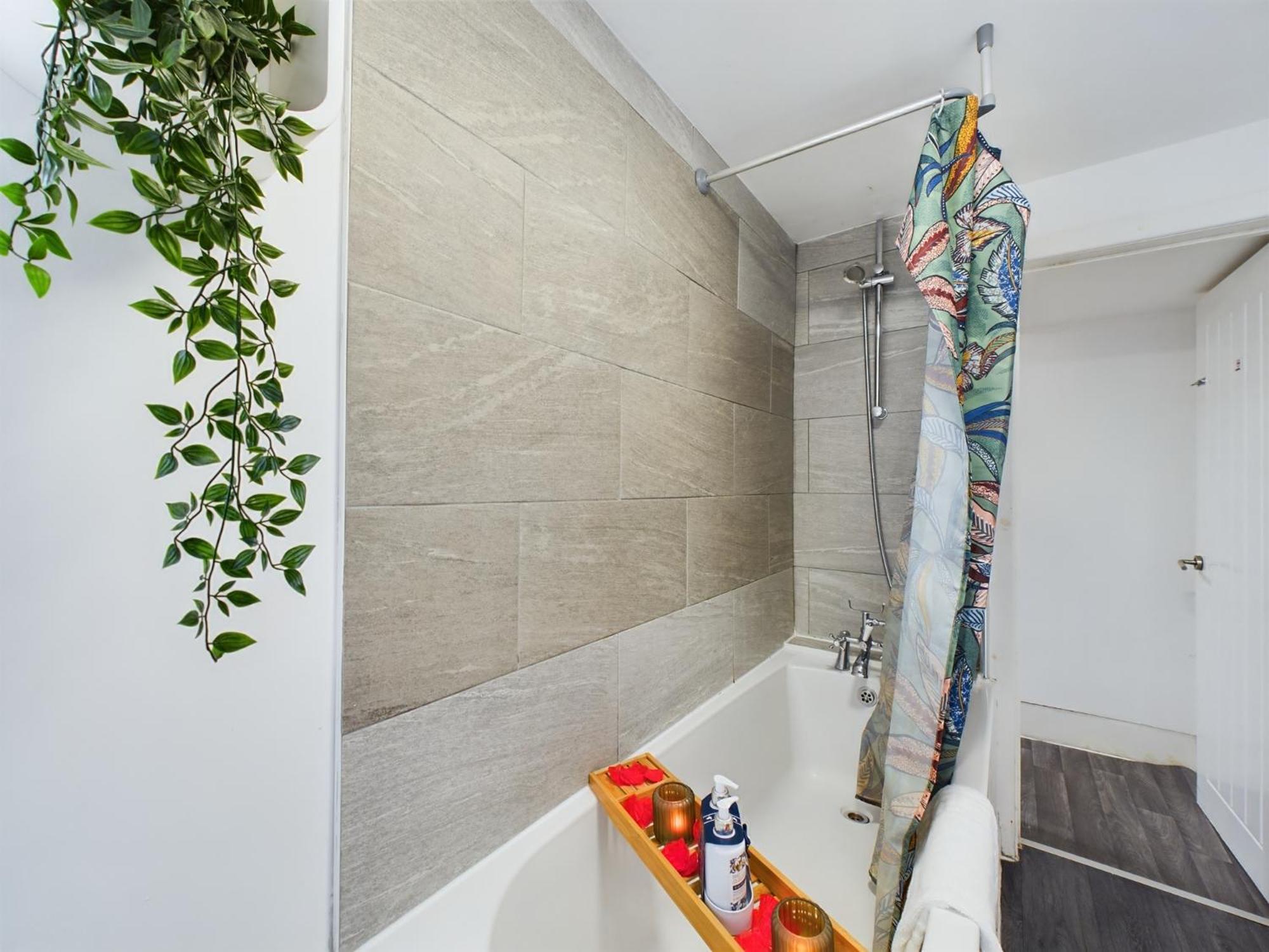 Charming Apartments - Cosy Retreat - Short Drive To City Centre - Free Parking Ливърпул Екстериор снимка